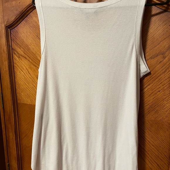 Vera Wang Tank Top with Floral Design - Picture 5 of 9